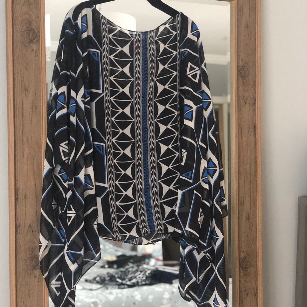 VINCE CAMUTO sheer top wide sleeves